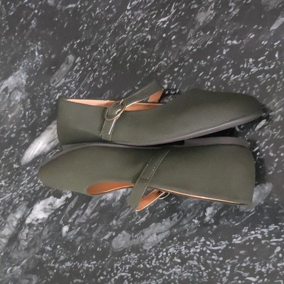 BRAND NEW WHITE MOUNTAIN MARY JANE  WOMENS FLATS - Picture 15 of 16